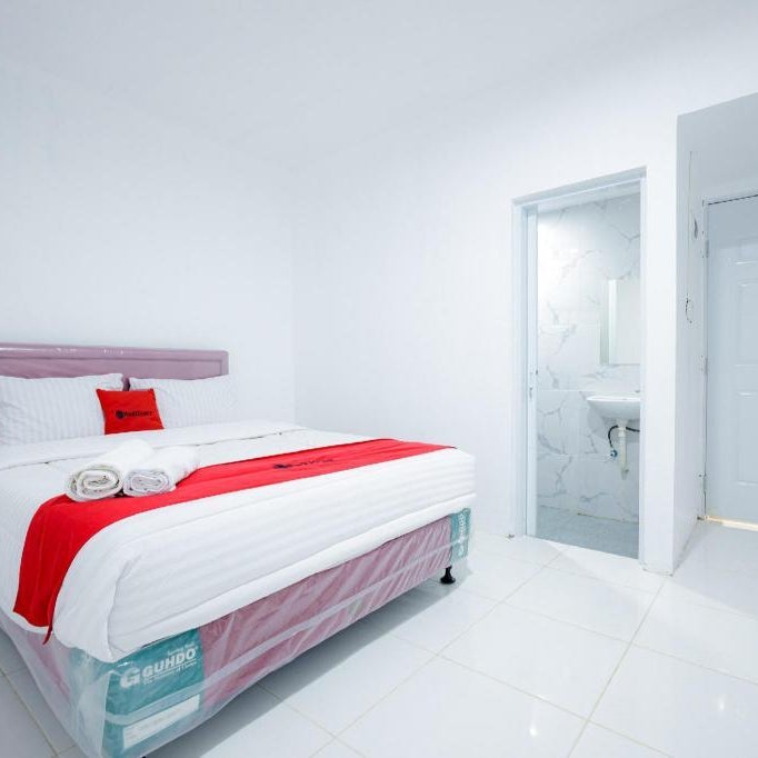 RedDoorz near Jalan Cikini Thumbnail