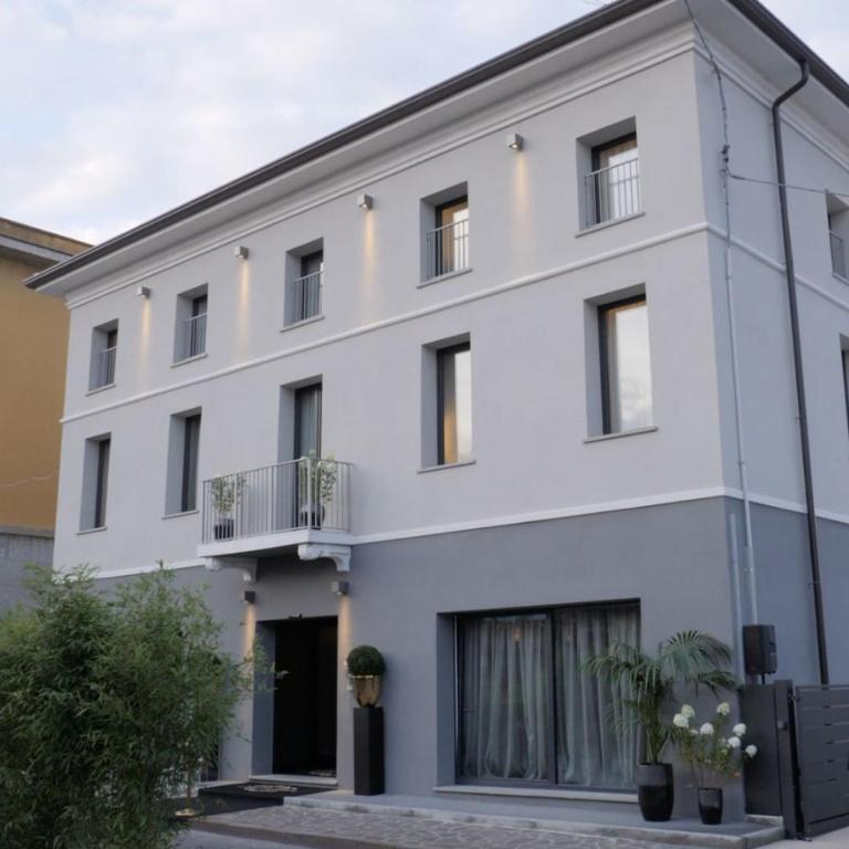 Hotel De Amicis