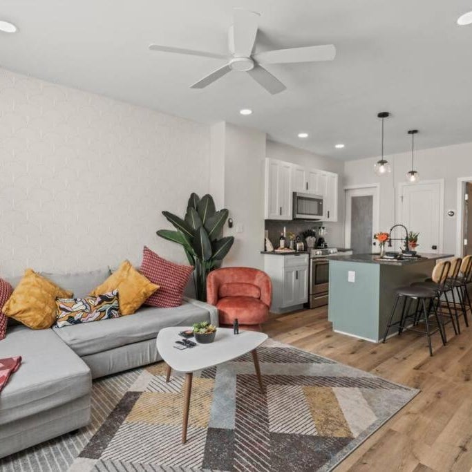 Passyunk Square Spacious 1 BR Oasis- Huge Deck Thumbnail