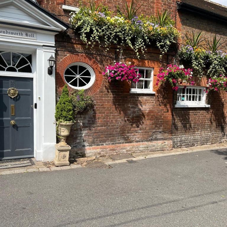 Harmondsworth Hall Guest House Thumbnail