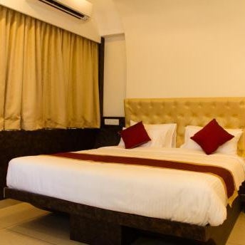 Hotel Golden Amulya Rest Wings Near International Airport