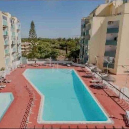 Spacious 1 bed in Vilamoura, Fast Wifi & Pool Thumbnail