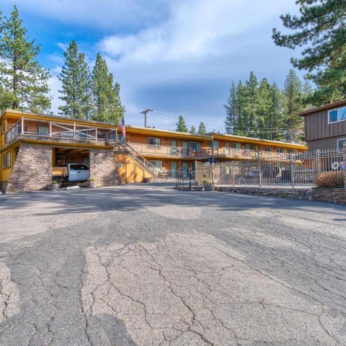 Moose and Maple Lodge Thumbnail