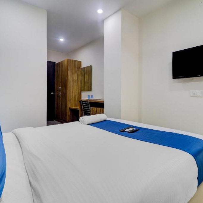 Super Townhouse HITEC City Metro Station Formerly JKC Grand Thumbnail