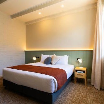 The Clovercrest Hotel Motel Thumbnail