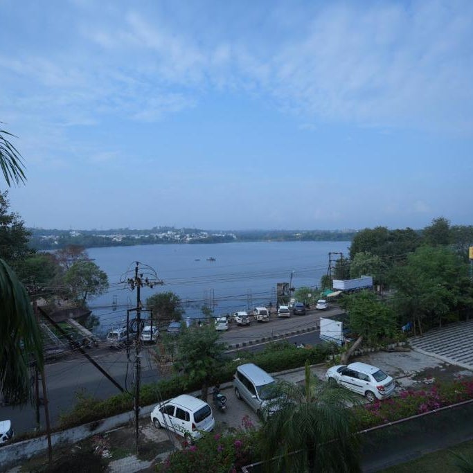 BHOPAL LAKE STAYS
