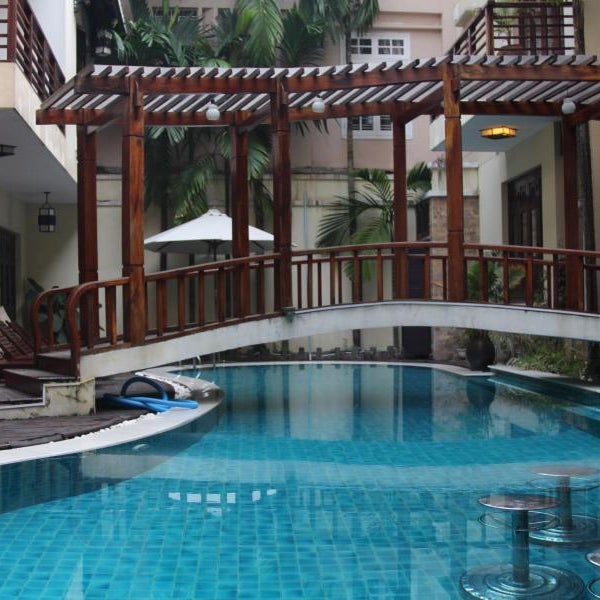 Long Life Riverside Hotel
