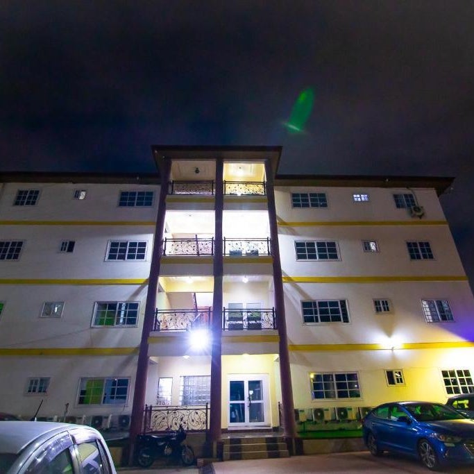 Cozy Luxury - East Legon Apt - WiFi, Netflix & AC Thumbnail