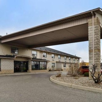 Lexington Inn & Suites Windsor Thumbnail