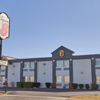 Super 8 by Wyndham Wichita Airport Thumbnail