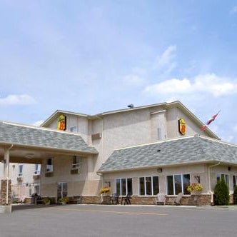 Super 8 by Wyndham Fort Frances