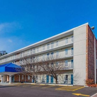 Howard Johnson by Wyndham Staunton Thumbnail