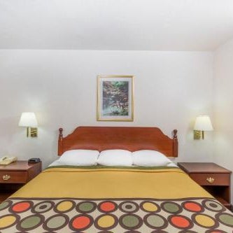 Super 8 by Wyndham Holton Thumbnail