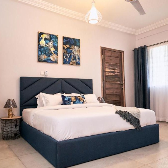 Charming Rooftop Apartments- Strong Wi-Fi & 40percent Long-stay Disc Thumbnail