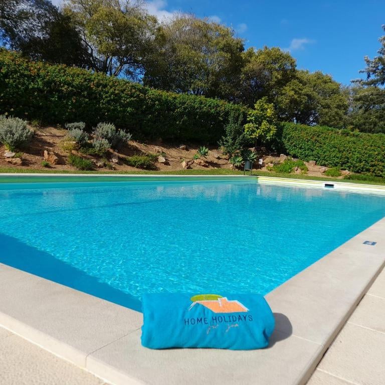 #199 Flamingo Apartment Pool & Views