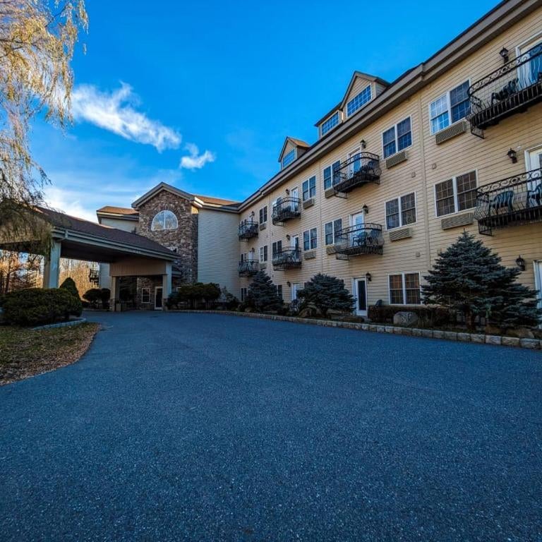 The Willowbrook Village at Lake Harmony, a Wyndham Hotel Thumbnail