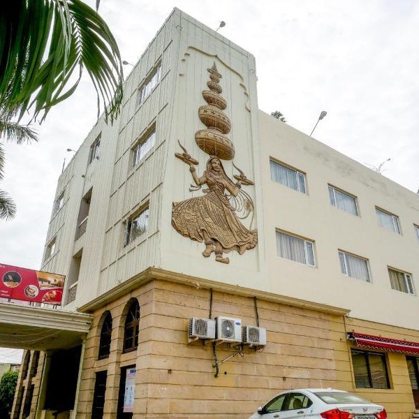 Diamond Hotel Varanasi - Centrally Located