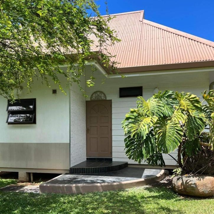 FARE APE - Modern bungalow near airport