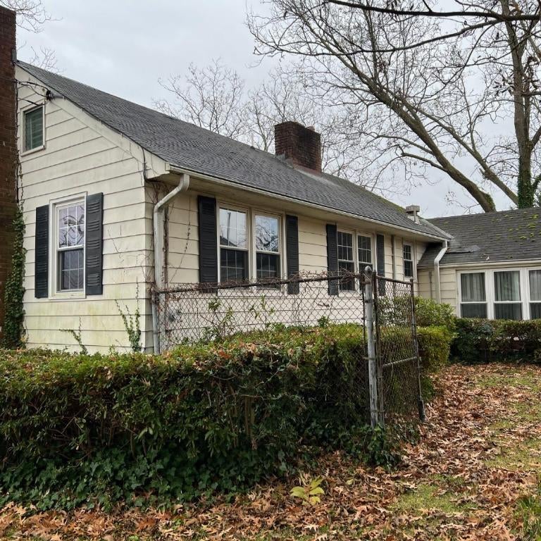 Tri-Level home - 5 BR 2 BA - Extended Stays, Wi-Fi home Thumbnail