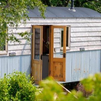 The Acorn - Luxury Shepherds Hut hot tub panoramic views