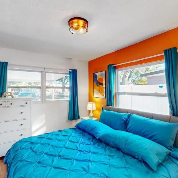 Modern Room near Tampa Beaches Thumbnail