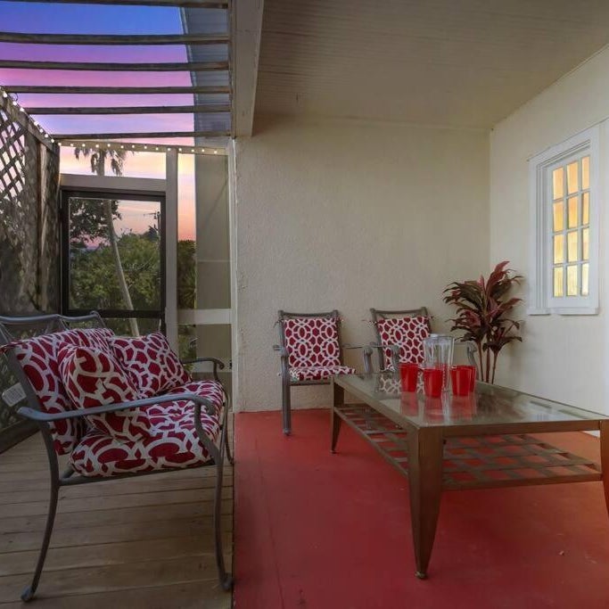 Beautiful Home Steps from the beach + Side Porch Thumbnail