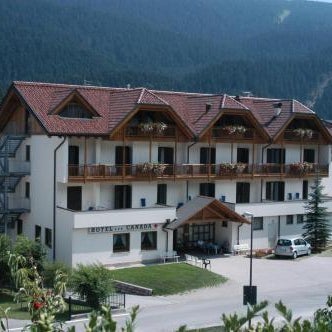Hotel Canada Thumbnail
