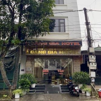 Cô Chung Hotel