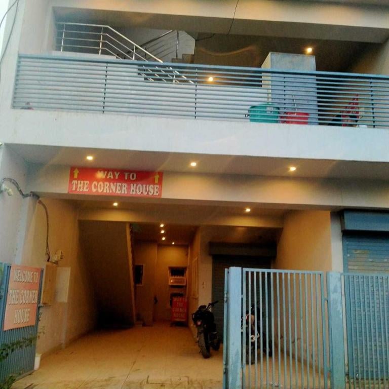 HOTEL THE CORNER HOUSE - A Budget Stay Rooms