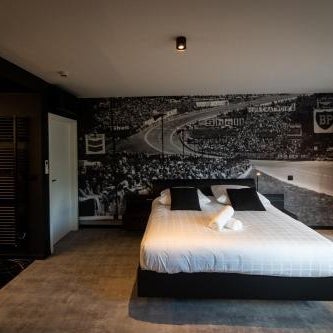 Boutique Hôtel, La Cour de la Reine, Rooftop & Bistronomique Restaurant Thumbnail