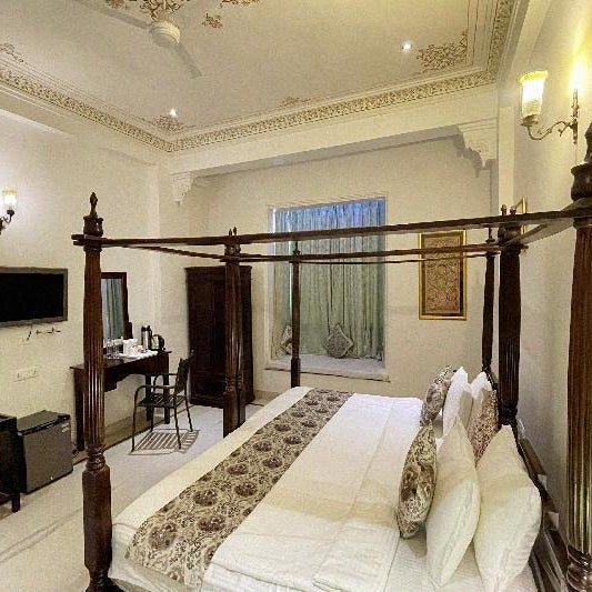 Hotel Boheda Palace