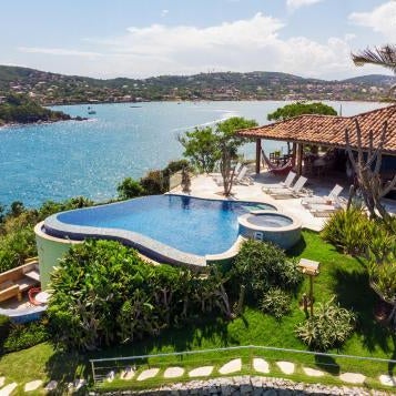 Cliffside Luxury Inn