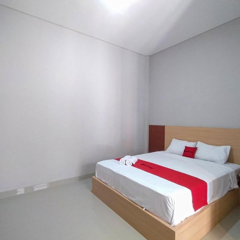 RedDoorz Syariah near Alun Alun Tegal 2 Thumbnail