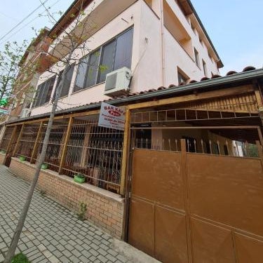 Bar Kafe Pjetri Guest House Thumbnail