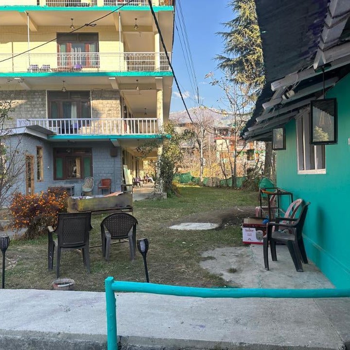 Beholden Stay & Cafe-Mountain View Boutique Stay in Old Manali 