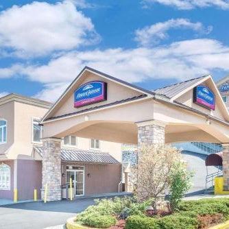 Howard Johnson by Wyndham North Bergen Thumbnail
