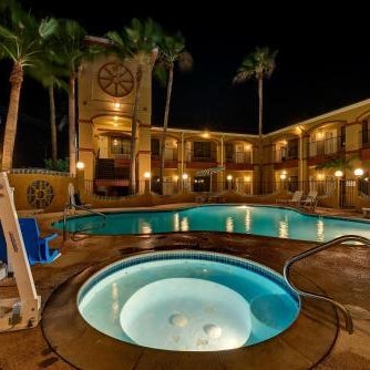 Super 8 by Wyndham Weslaco Thumbnail