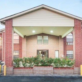 Super 8 by Wyndham White Hall Thumbnail