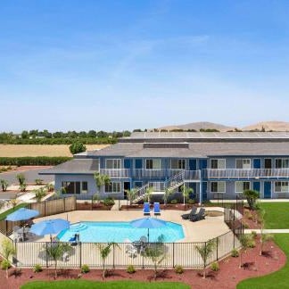 Super 8 by Wyndham Lindsay Olive Tree Thumbnail