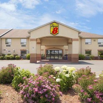 Super 8 by Wyndham Cornwall ON Thumbnail