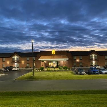Super 8 by Wyndham Metropolis Thumbnail