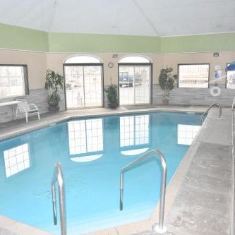 Days Inn & Suites by Wyndham Kaukauna WI Thumbnail