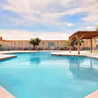 Super 8 by Wyndham Plainview Thumbnail