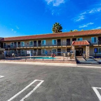 Econo Lodge Inn & Suites Escondido Thumbnail