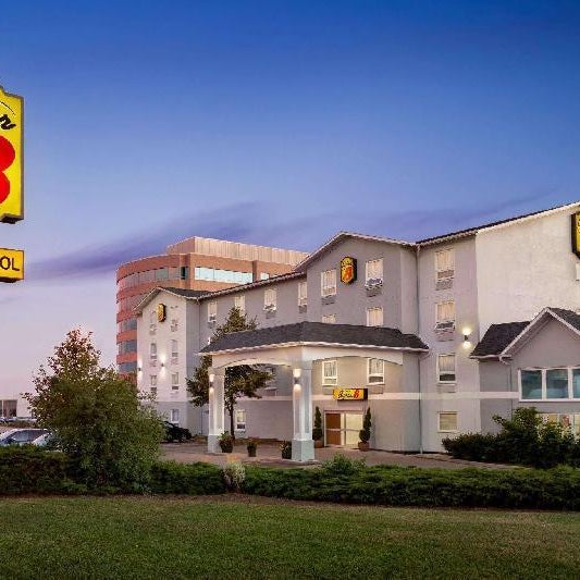 Super 8 by Wyndham Ajax/Toronto On Thumbnail