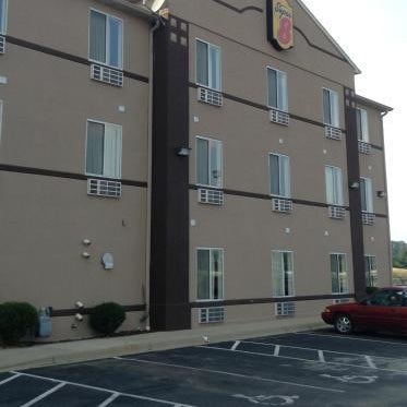 Super 8 by Wyndham Corydon Thumbnail