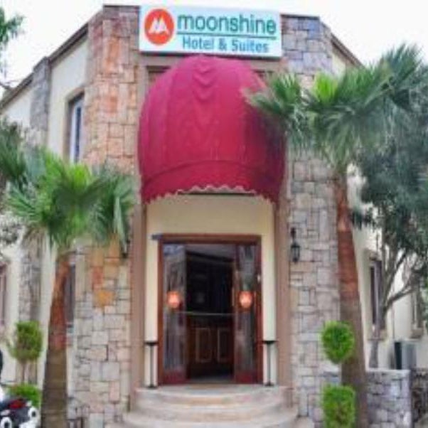 Moonshine Hotel & Suites
