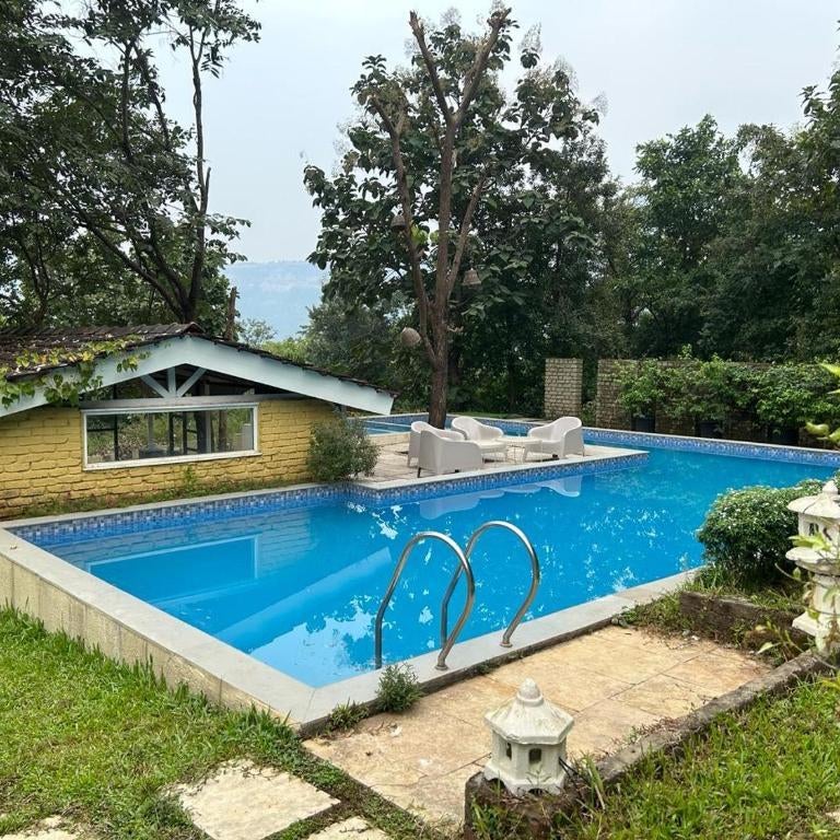 Jacuzzi Hut Staycation