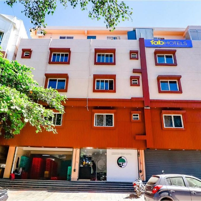 Hotel Banyan Tree Thumbnail