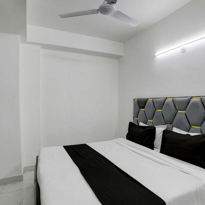 Super Collection O 24/7 Hotel Thumbnail